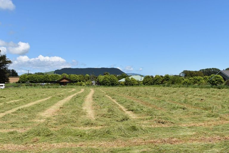 Photo of property in 69 Waikawa Beach Road, Manakau, 5573