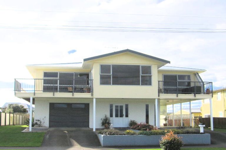 Photo of property in 63 Hartley Street, Foxton Beach, Foxton, 4815