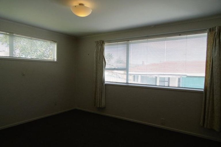 Photo of property in 1/11 Cassia Place, Sunnynook, Auckland, 0620