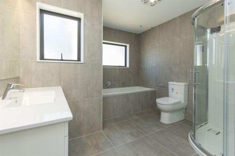 Photo of property in 104 Godfrey Drive, Orewa, 0931