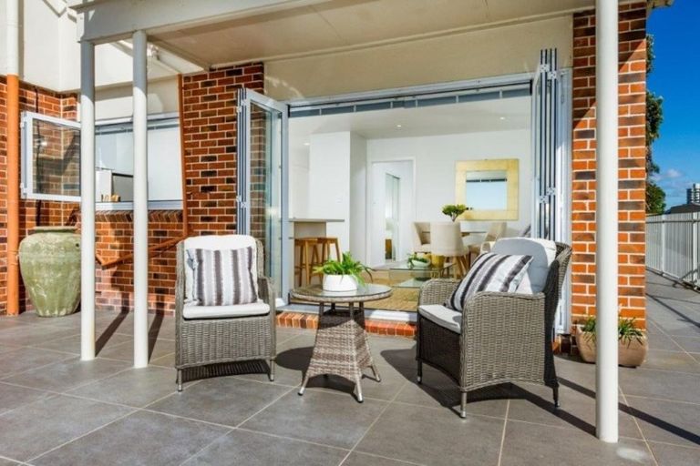 Photo of property in 1/241 Hurstmere Road, Takapuna, Auckland, 0622