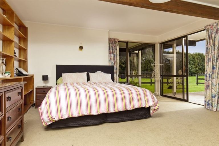 Photo of property in 132 Taupaki Road, Taupaki, Henderson, 0782