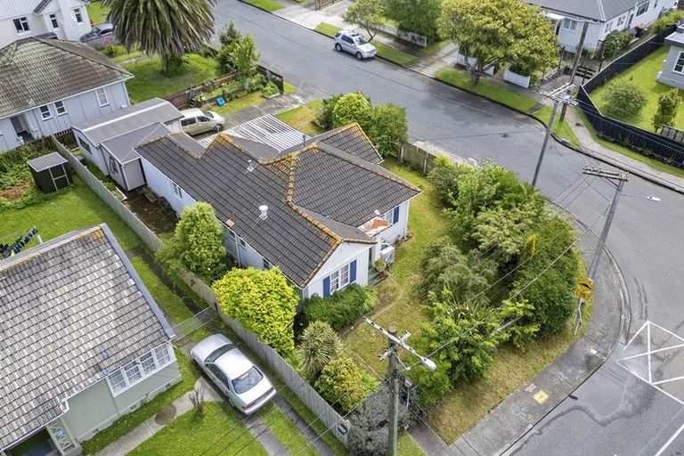 Photo of property in 15 Raymond Terrace, Fairfield, Lower Hutt, 5011