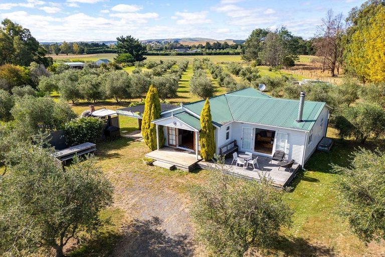 Photo of property in 7 Hawkins Drive, Martinborough, 5711