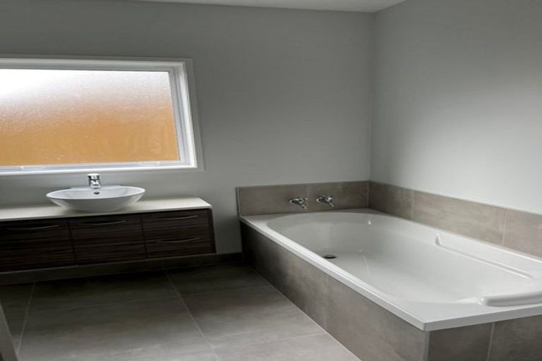 Photo of property in 1/75 Tramway Road, Beach Haven, Auckland, 0626