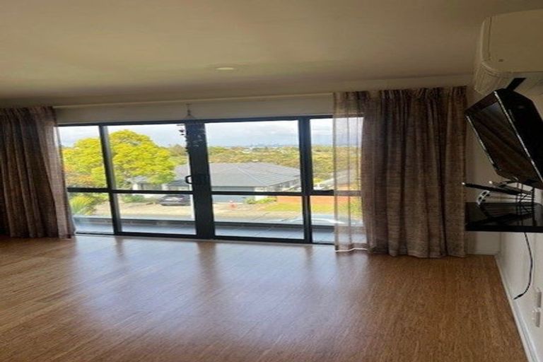 Photo of property in 35 Cityview Place, Massey, Auckland, 0614