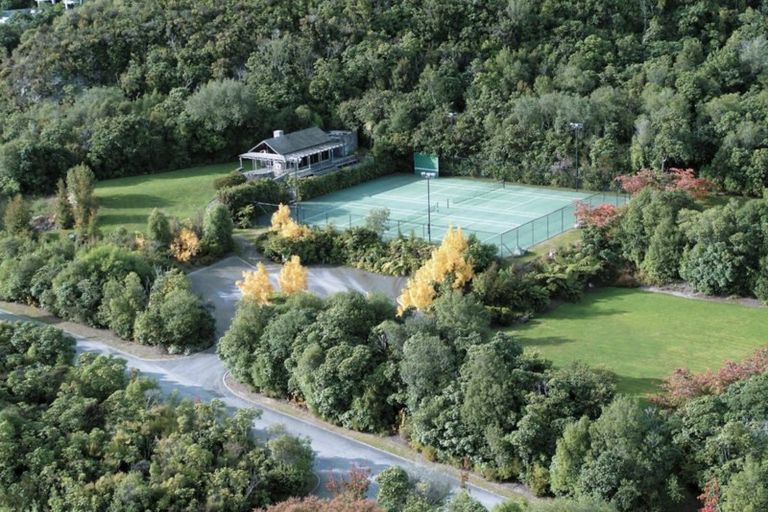 Photo of property in 4 Whakamoenga Point, Acacia Bay, Taupo, 3385