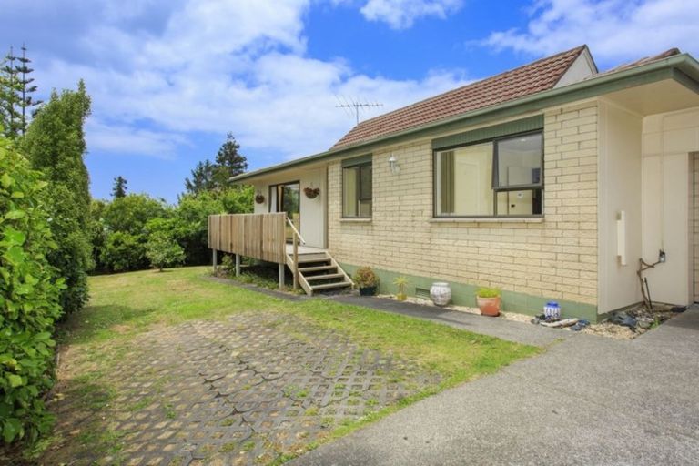 Photo of property in 2/6 Charmaine Road, Torbay, Auckland, 0630