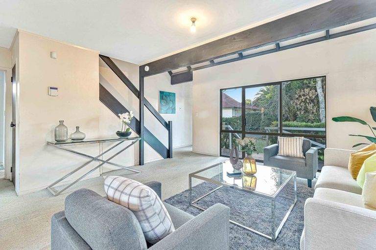 Photo of property in 2/5 Gloaming Place, Conifer Grove, Takanini, 2112