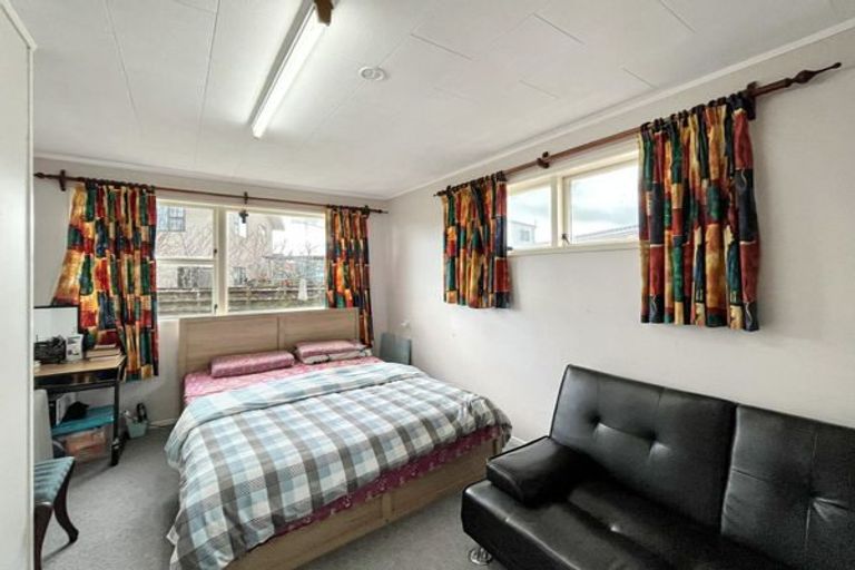 Photo of property in 33 Suzanne Grove, Kelvin Grove, Palmerston North, 4414