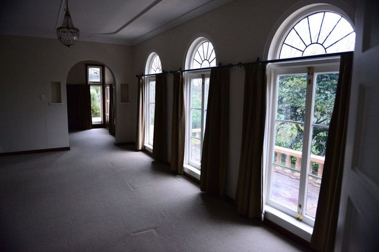 Photo of property in 65 Havelock Road, Havelock North, 4130