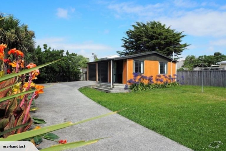 Photo of property in 66 Park Avenue, Waitarere Beach, Levin, 5510