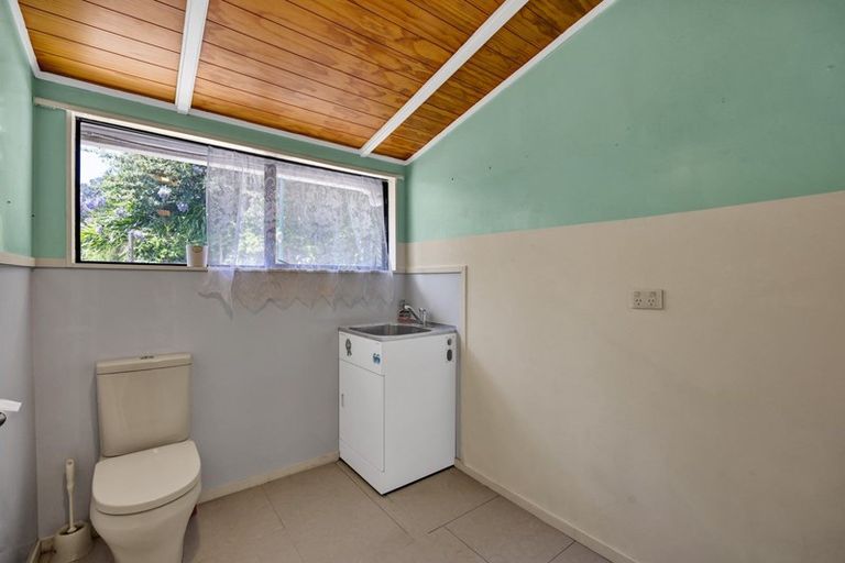 Photo of property in 15 Awanui Street, Merrilands, New Plymouth, 4312