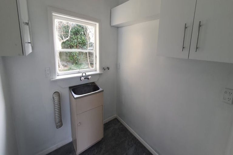 Photo of property in 21 Parkvale Road, Karori, Wellington, 6012