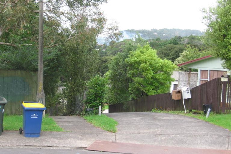 Photo of property in 15 Stallard Place, Glen Eden, Auckland, 0602