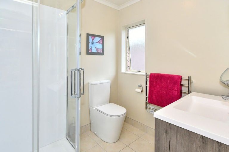 Photo of property in 5 Nita Place, The Gardens, Auckland, 2105