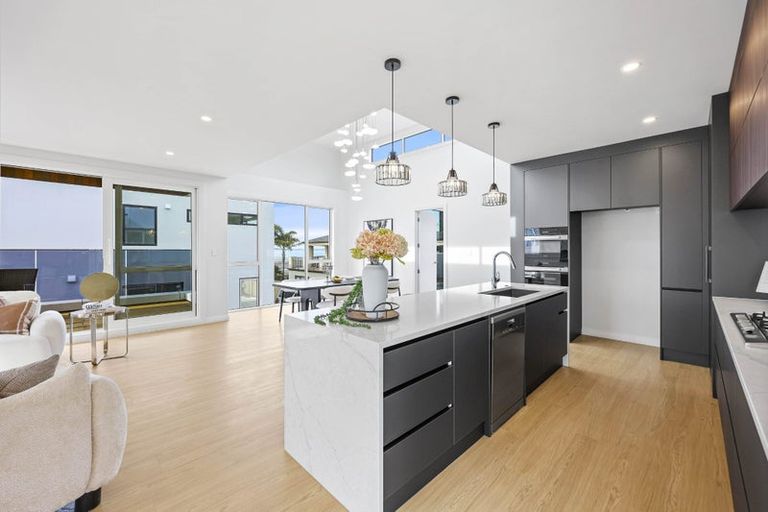Photo of property in 40a The Esplanade, Eastern Beach, Auckland, 2012