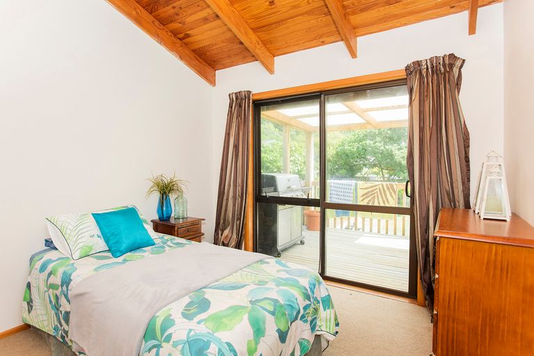 Photo of property in 57 Moana Road, Okitu, Gisborne, 4010