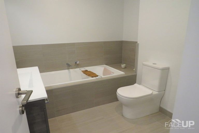 Photo of property in 32 Sidney Wallingford Way, Hobsonville, Auckland, 0616