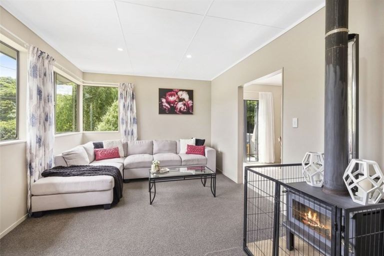 Photo of property in 76 Champion Street, Cannons Creek, Porirua, 5024