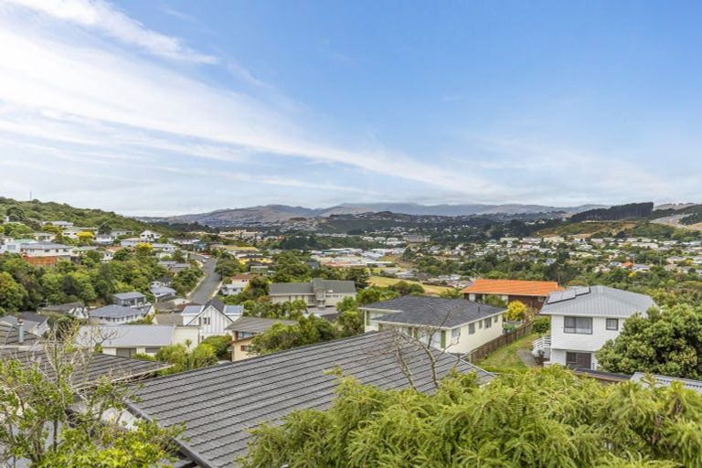 Photo of property in 6 Saint Aidans Way, Tawa, Wellington, 5028