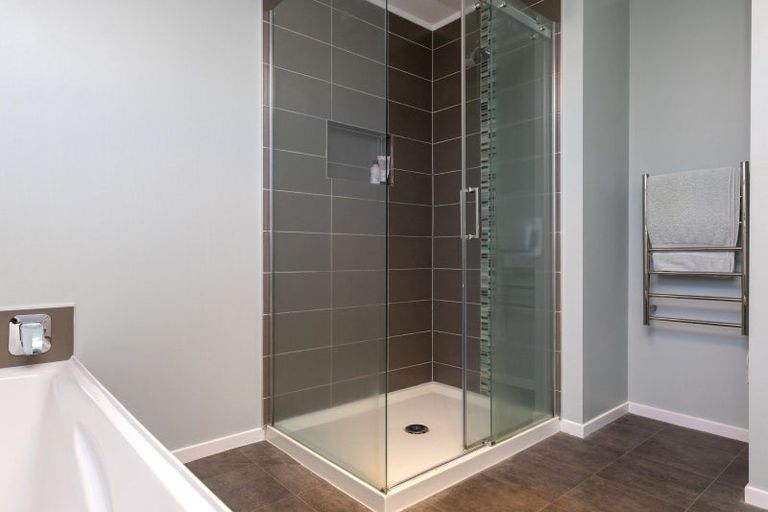 Photo of property in 16 Glengarry Place, Hilltop, Taupo, 3330