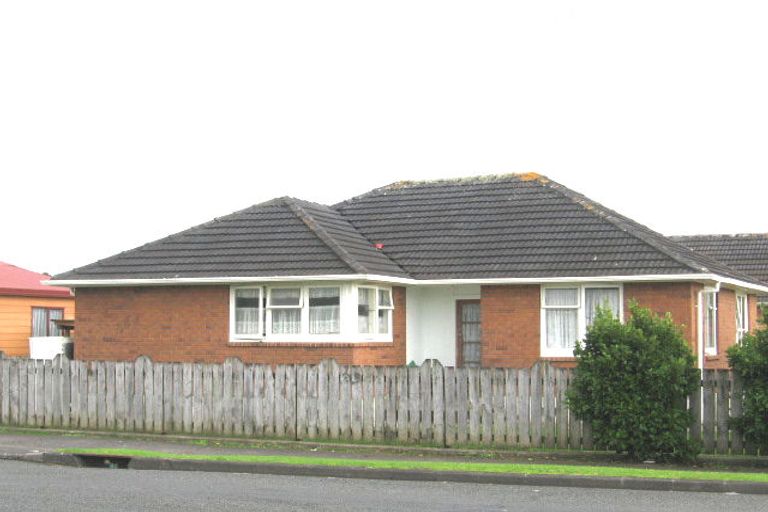Photo of property in 131 Bruce Mclaren Road, Henderson, Auckland, 0612
