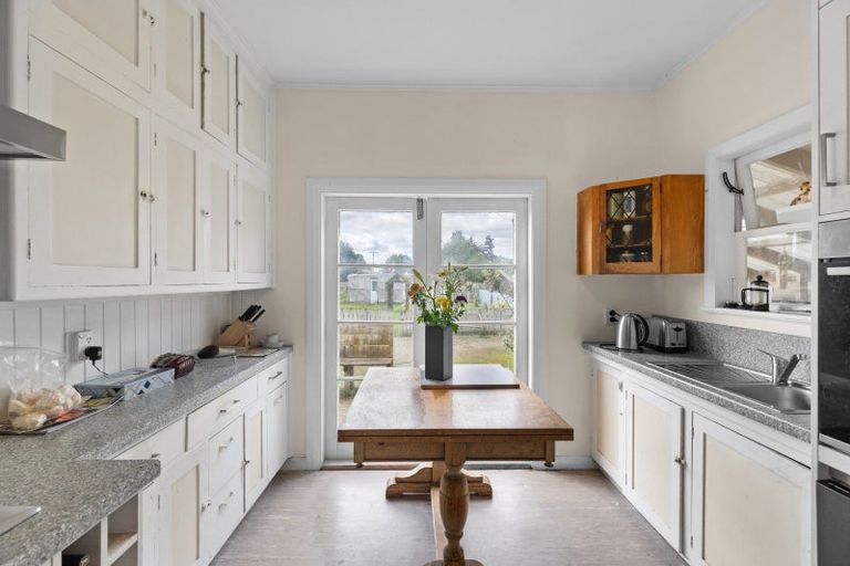 Photo of property in 17 Robert Street, Marton, 4710