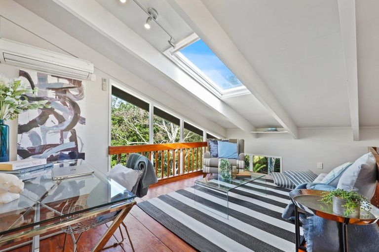 Photo of property in 11 Micawber Place, Mellons Bay, Auckland, 2014