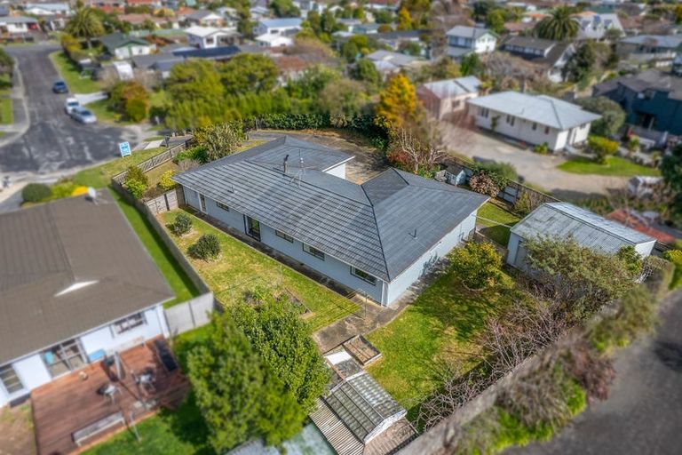 Photo of property in 10 Graham Grove, Waikanae, 5036