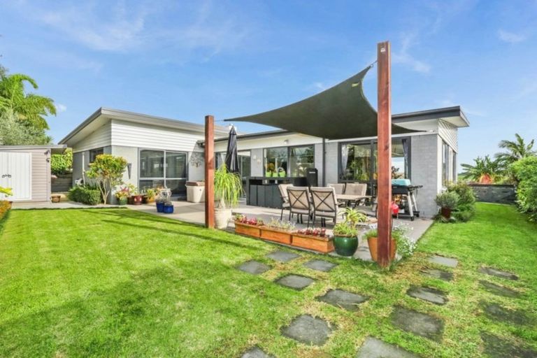 Photo of property in 19 Basin Place, Pukekohe, 2120