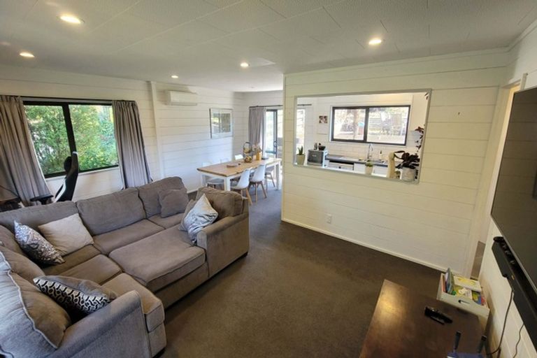 Photo of property in 43 Whitechapel Grove, Stokes Valley, Lower Hutt, 5019