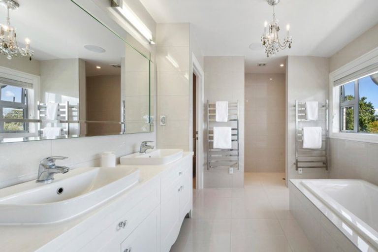 Photo of property in 6d Burford Place, Mellons Bay, Auckland, 2014