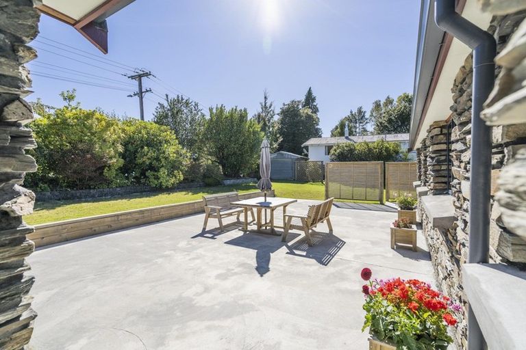 Photo of property in 15 Home Street, Manapouri, 9679