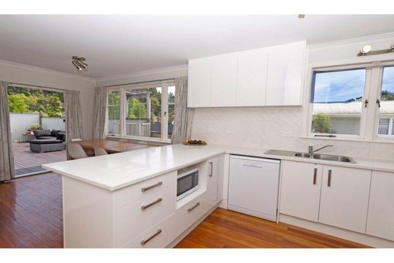 Photo of property in 14 Birdwood Road, Swanson, Auckland, 0612