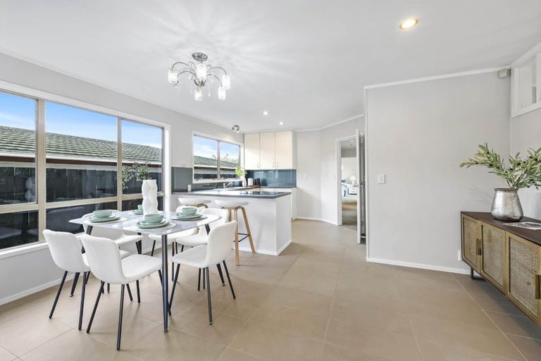 Photo of property in 34 Beechdale Crescent, Pakuranga Heights, Auckland, 2010