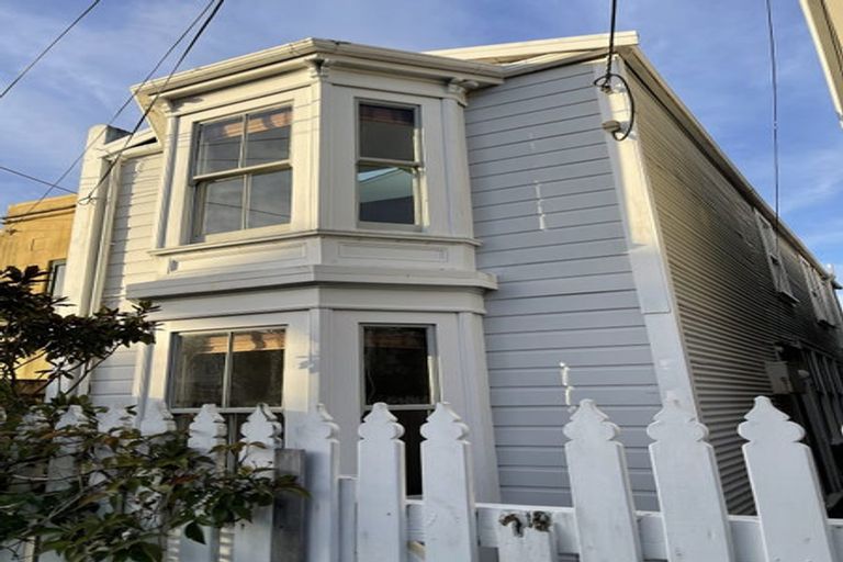 Photo of property in 29 Queen Street, Mount Victoria, Wellington, 6011