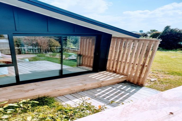 Photo of property in 61 Wade River Road, Stanmore Bay, Whangaparaoa, 0932