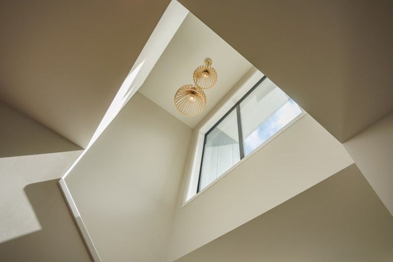 Photo of property in 31 Boeing Way, Newlands, Wellington, 6037