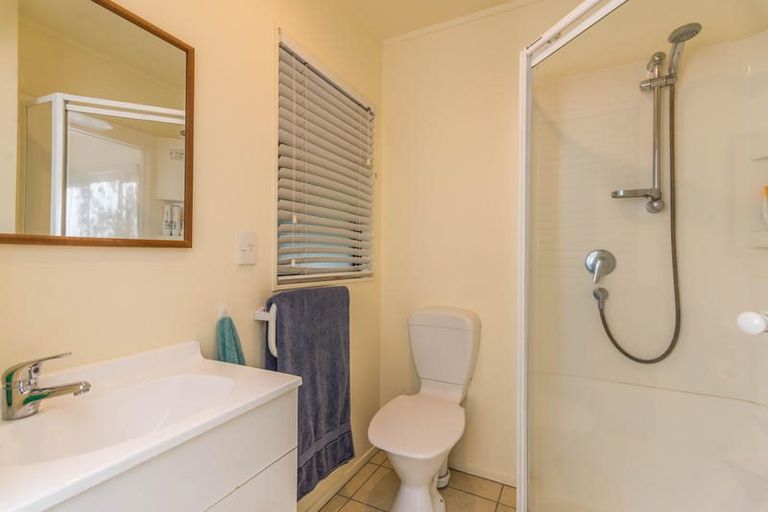 Photo of property in 15 Woodfern Crescent, Titirangi, Auckland, 0604