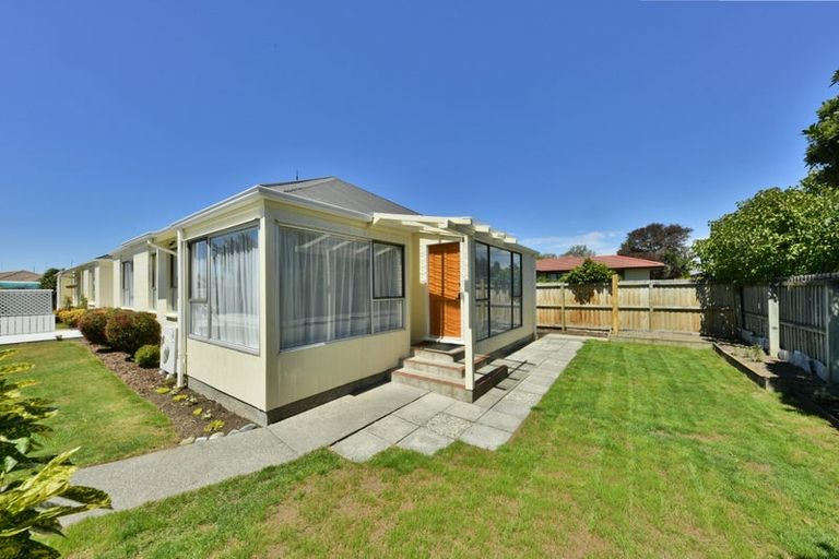 Photo of property in 2/16 Mulberry Place, Redwood, Christchurch, 8051