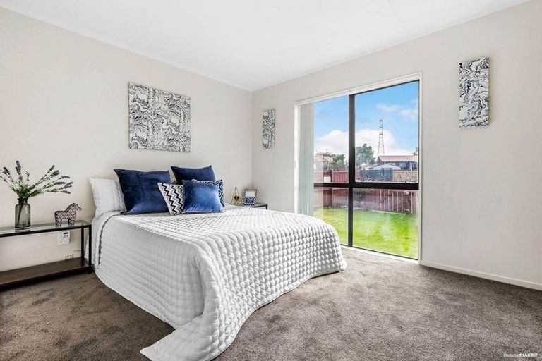 Photo of property in 100a Shifnal Drive, Randwick Park, Auckland, 2105