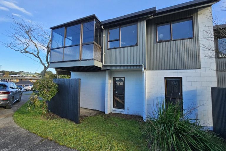 Photo of property in 1/25 Sartors Avenue, Northcross, Auckland, 0630