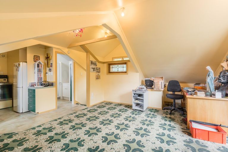 Photo of property in 2 Kaponga Crescent, New Lynn, Auckland, 0600