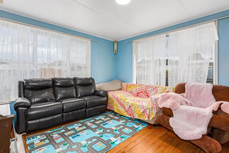 Photo of property in 25 Loongana Street, Waitangirua, Porirua, 5024