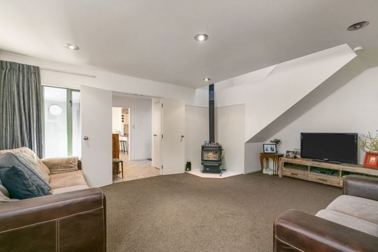 Photo of property in 2/25 The Avenue, Albany, Auckland, 0632