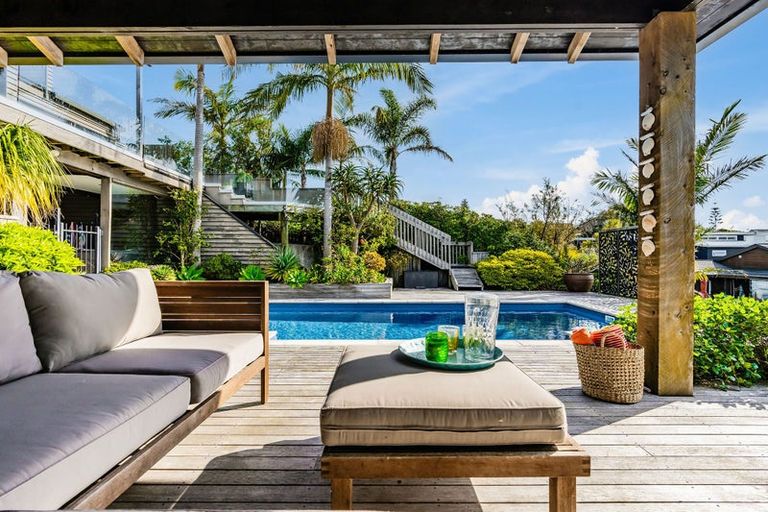 Photo of property in 20 De Luen Avenue, Tindalls Beach, Whangaparaoa, 0930