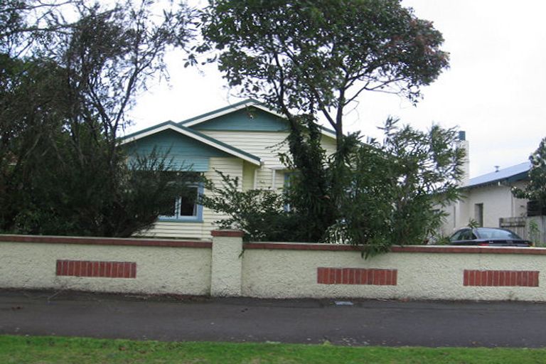 Photo of property in 44 Rangitane Street, Palmerston North, 4414