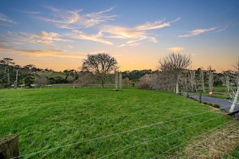 Photo of property in 154 Awa Road, Kumeu, 0891