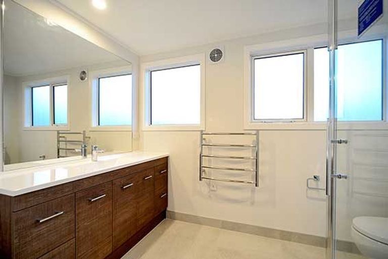 Photo of property in 74 Queen Street, Northcote Point, Auckland, 0627